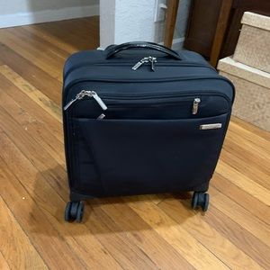 Briggs & Riley under seat spinner